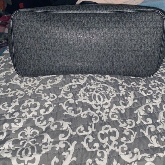 ***AUTHENTIC MICHAEL KORS BLACK TOTE BAG 🖤🖤🖤*** - Picture 7 of 13